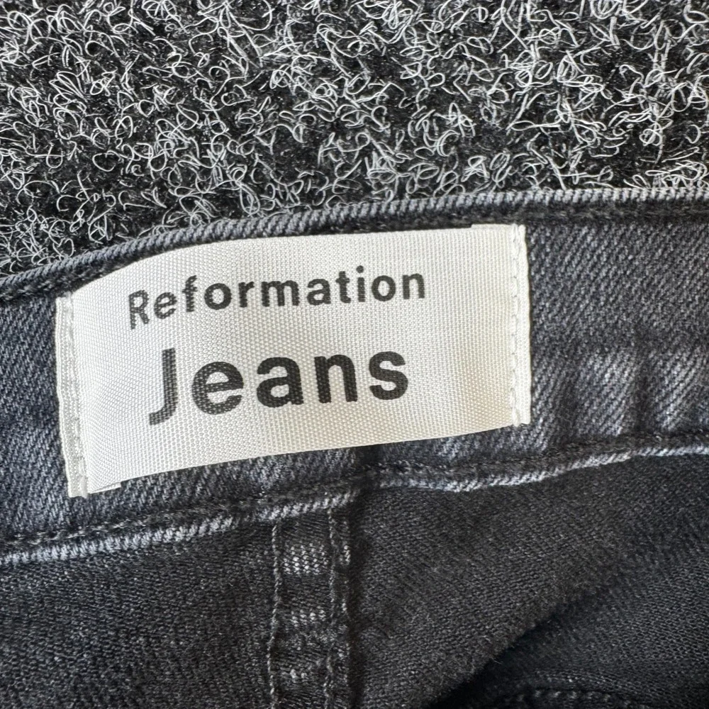 Reformation High & Skinny Crop Jeans Avalon Wash Black Denim Size 25 LY842